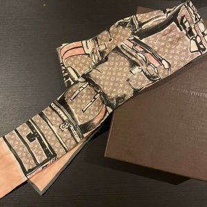 Louis Vuitton trunk rose bandeau